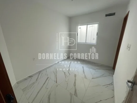 Imagem Casa com 2 Suítes na Rua do Shopping - Localização Privilegiada e Conforto Garantido!
