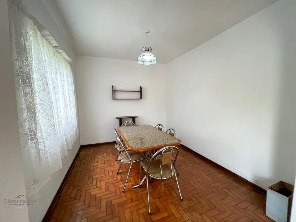 Imagem Casa com quintal a venda no bairro São Geraldo em Poços de Caldas - mg