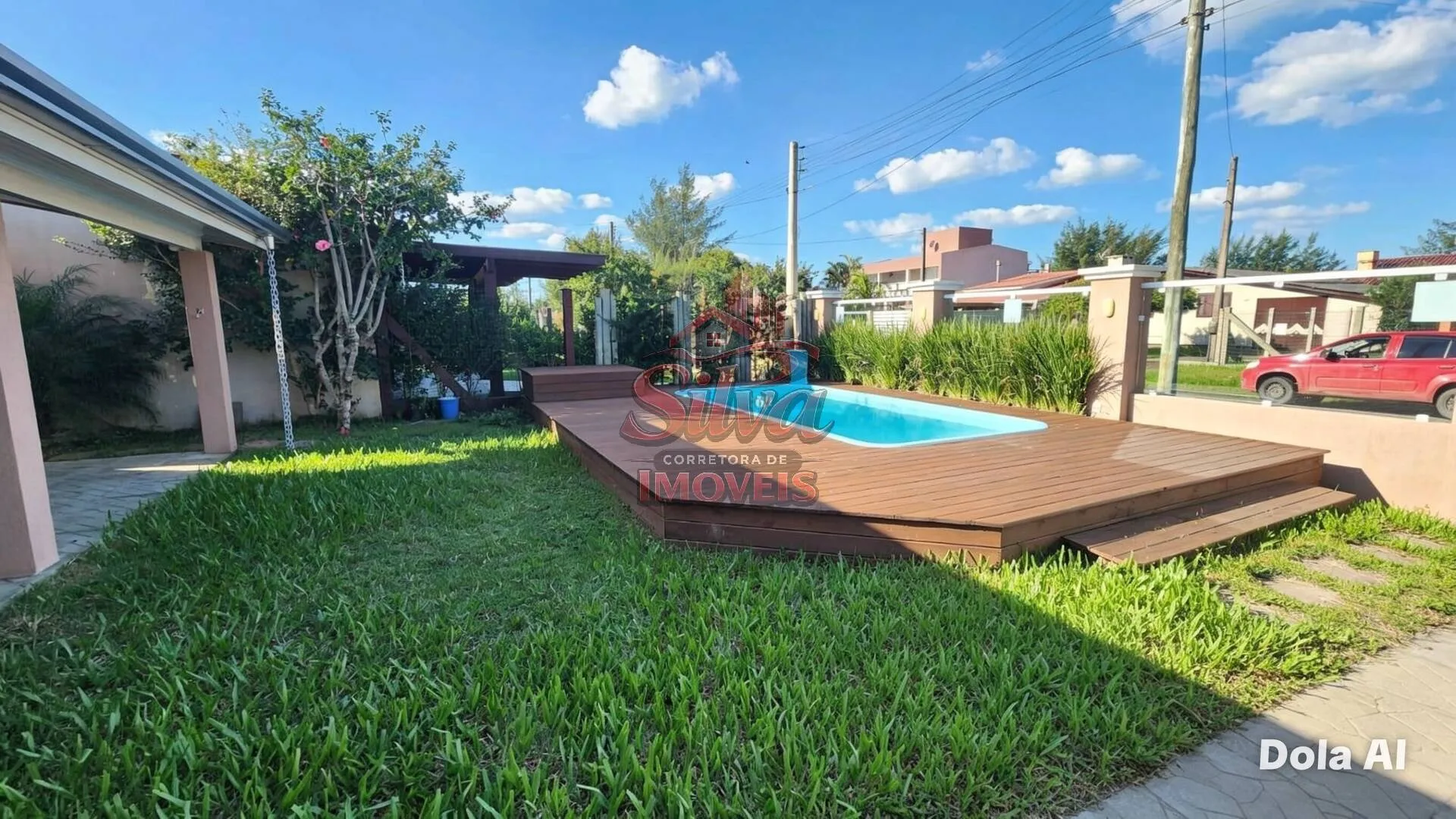 Imagem C756 |Casa com 4 Dormitórios e Piscina a 250 Metros do Mar