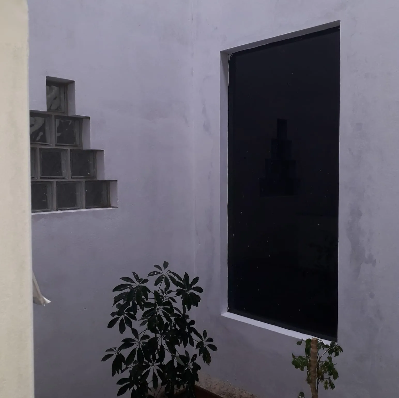 Imagem "Residência Confortável e Prática: Garagem Coberta, Três Dormitórios Aconchegantes, Sala Ampla, Cozinha Espaçosa e Mais! Descubra o Seu Novo Lar."