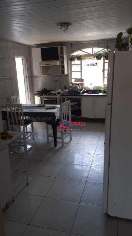 Imagem Casa com 2 Quartos, 3 Banheiros, Barracão e Casa nos Fundos com Entrada Independente