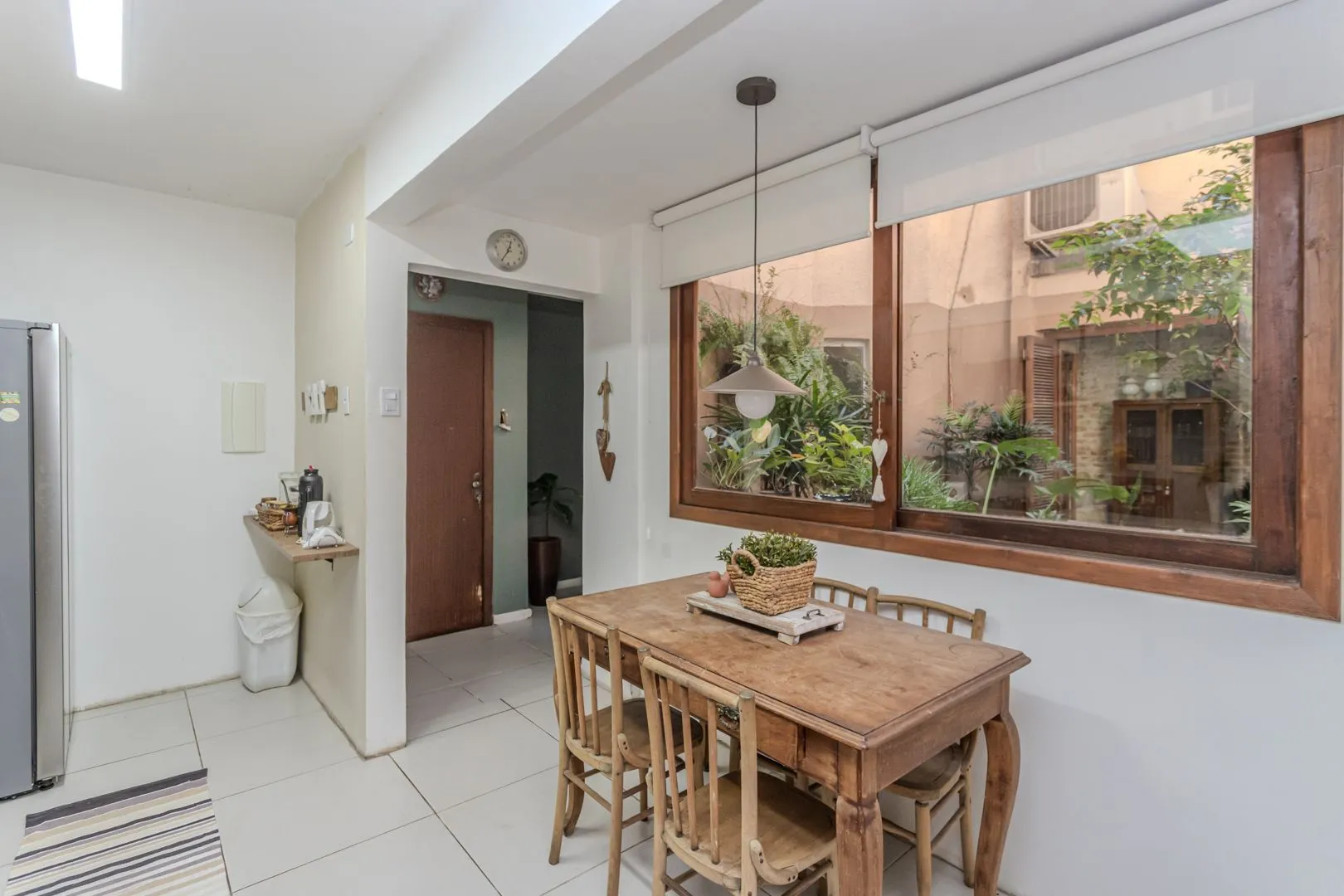 Imagem apto garden. no bairro Petrópolis, com lindo pátio privativo. todo reformado.