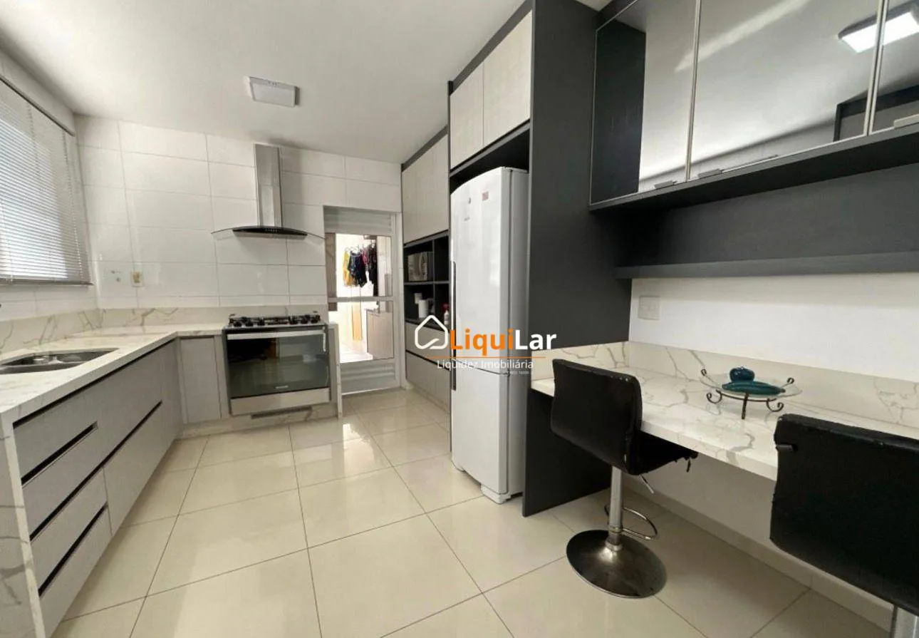 Imagem Apartamento à Venda no Edifício August Rodin com 221,14 m², 3 Suítes, Escritório e 3 Vagas em Frente à Praça Belmar Fidalgo