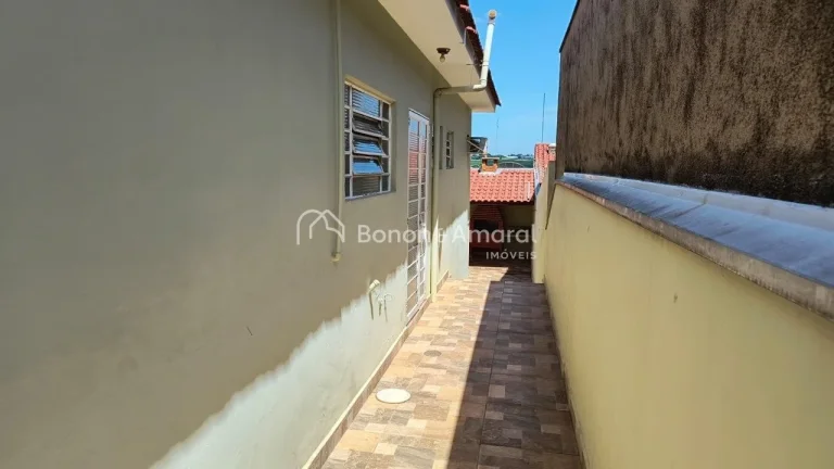 Imagem Casa espaçosa e muito bem localizada em Paulínia, de frente para uma agradável praça, proporcion...
