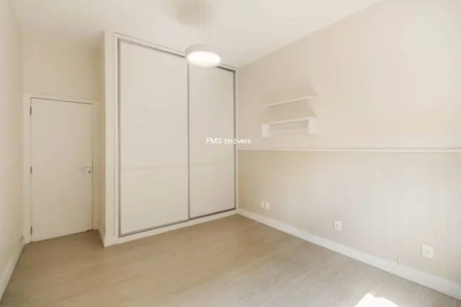 Imagem À Venda e Locação no Itaim Bibi, com 3 quartos sendo 1 suíte, 1 vaga de garagem.
