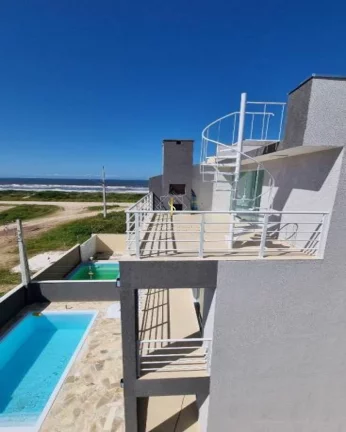 Imagem Tríplex alto padrão de frente para o mar, Bairro coroados, com piscina.
