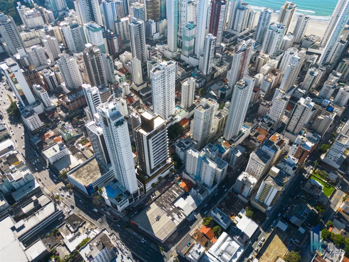 Imagem Apartamento Zona Central para Venda em Balneário Camboriú, CENTRO, 3 dormitórios, 3 suítes, 4 banheiros, 2 vagas