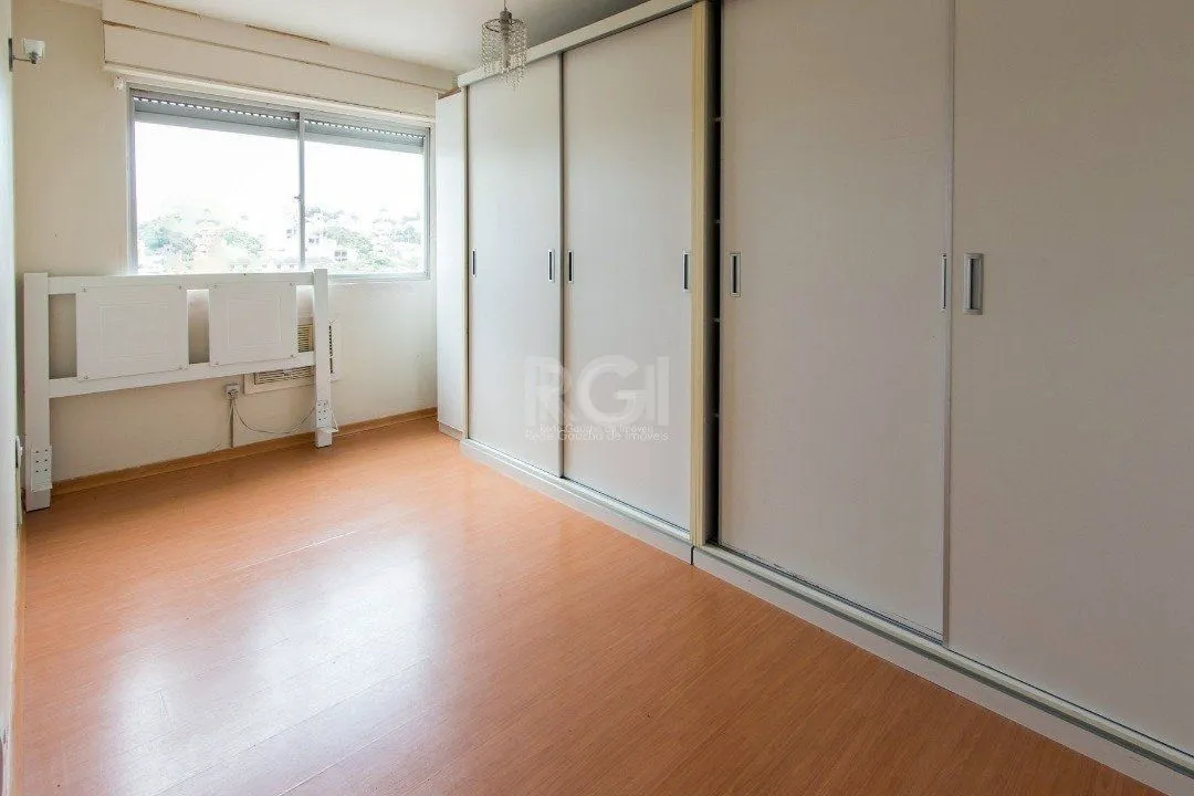 Imagem Apartamento de 2 dormitórios e 1 vaga de garagem no bairro Cristal.