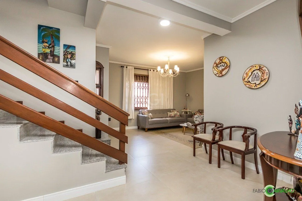 Imagem Sobrado para Venda - 335m², 4 dormitórios, sendo 2 suites, 3 vagas - Petrópolis