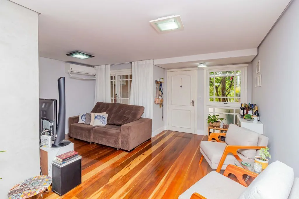 Imagem Casa de 3 dormitórios à venda no Bairro Serraria - Porto Alegre