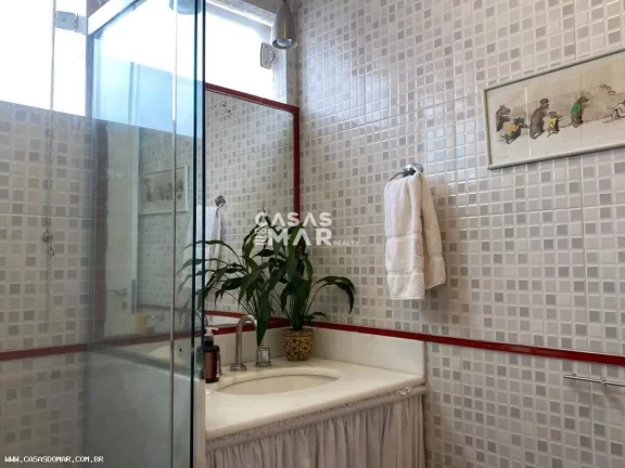 Imagem Apartamento de luxo à beira-mar no Leblon, RJ: 2 quartos, 1 suíte, 3 banheiros, 1 vaga - 96m² de pura elegância!