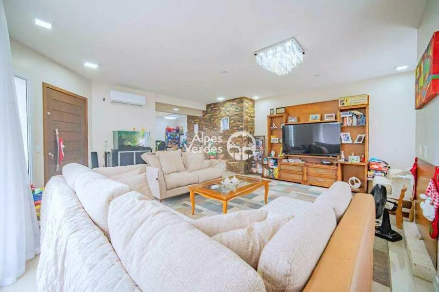 Imagem Vende - se Casa no Vale das Colinas, com 3 dormitórios