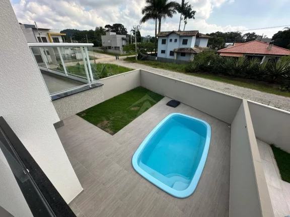 Imagem SOBRADO COM PISCINA, 3 SUÍTES, BAL. MARILUZ