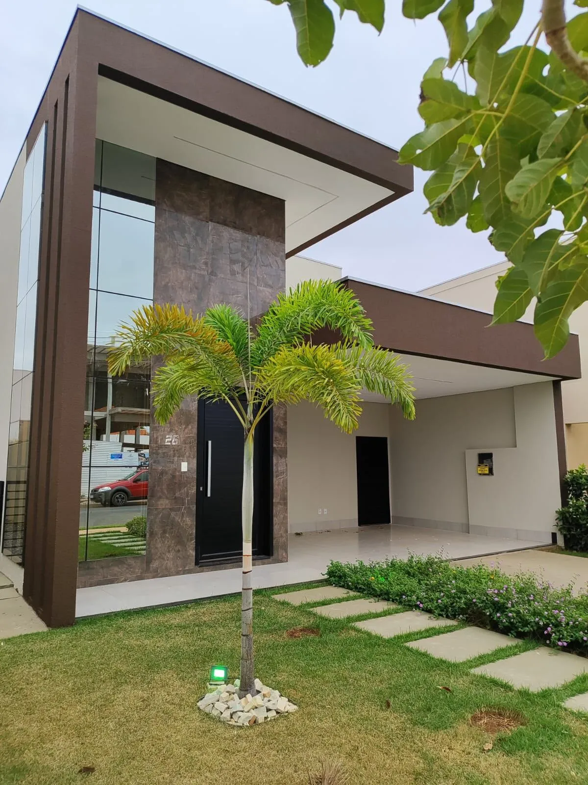 Foto do imóvel Casa 3 Quartos sendo 1 Suíte Condomínio Belvedere II Bairro Jardim Imperial em Via Principal Planejada Longitudinal Leste 2