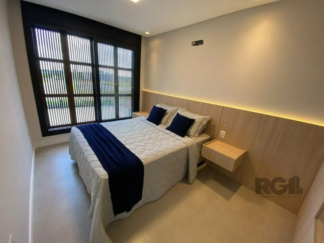 Imagem Sobrado Novo em Condomínio Fechado com 4 suítes e 238m² privativos