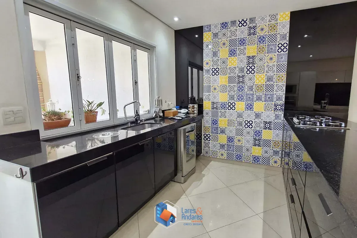 Imagem Sobrado para venda em Santa Teresinha com 3 quartos, sendo 3 suítes, 324m²