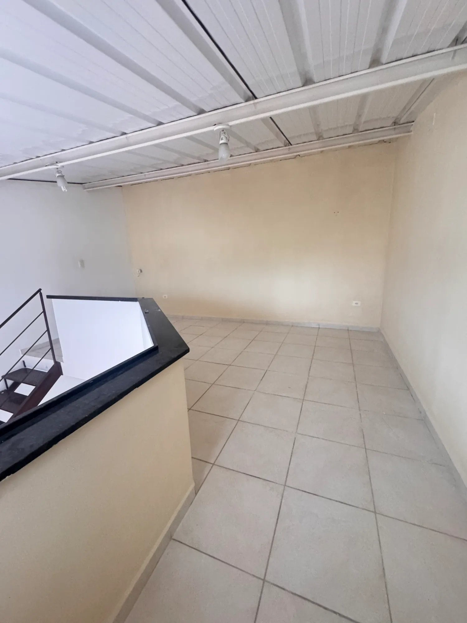 Imagem Flat com 1 Quarto à Venda, 44 m² em Jardim Britânia - Caraguatatuba