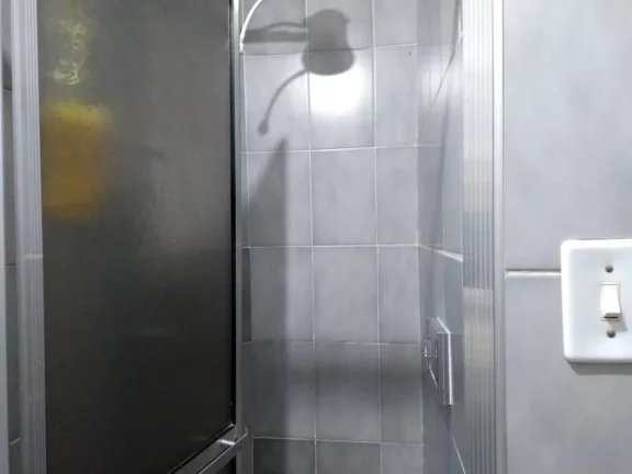 Imagem Oportunidade! Apartamento de 47m², sendo 02 dormitórios, sala, banheiro social com gabinete, cozin...