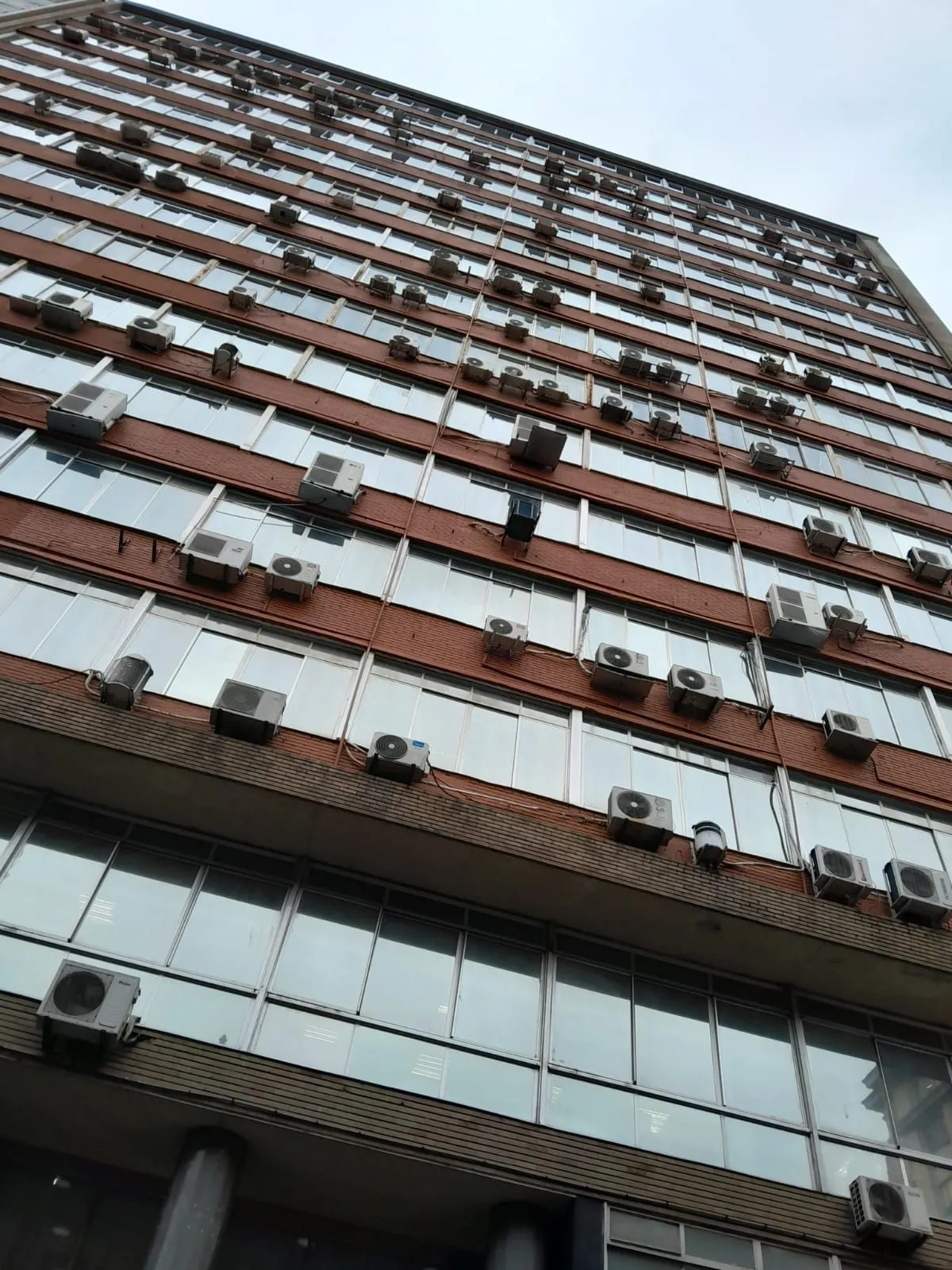 Imagem Salas com meio andar,para empresas ou órgãos públicos com 262,41m2 ,Centro