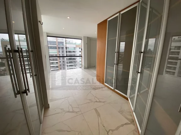 Imagem CASAL IMÓVEIS VENDE ESPETACULAR COBERTURA 4 SUÍTES + 4 VGS 650 M2 REFORMADA