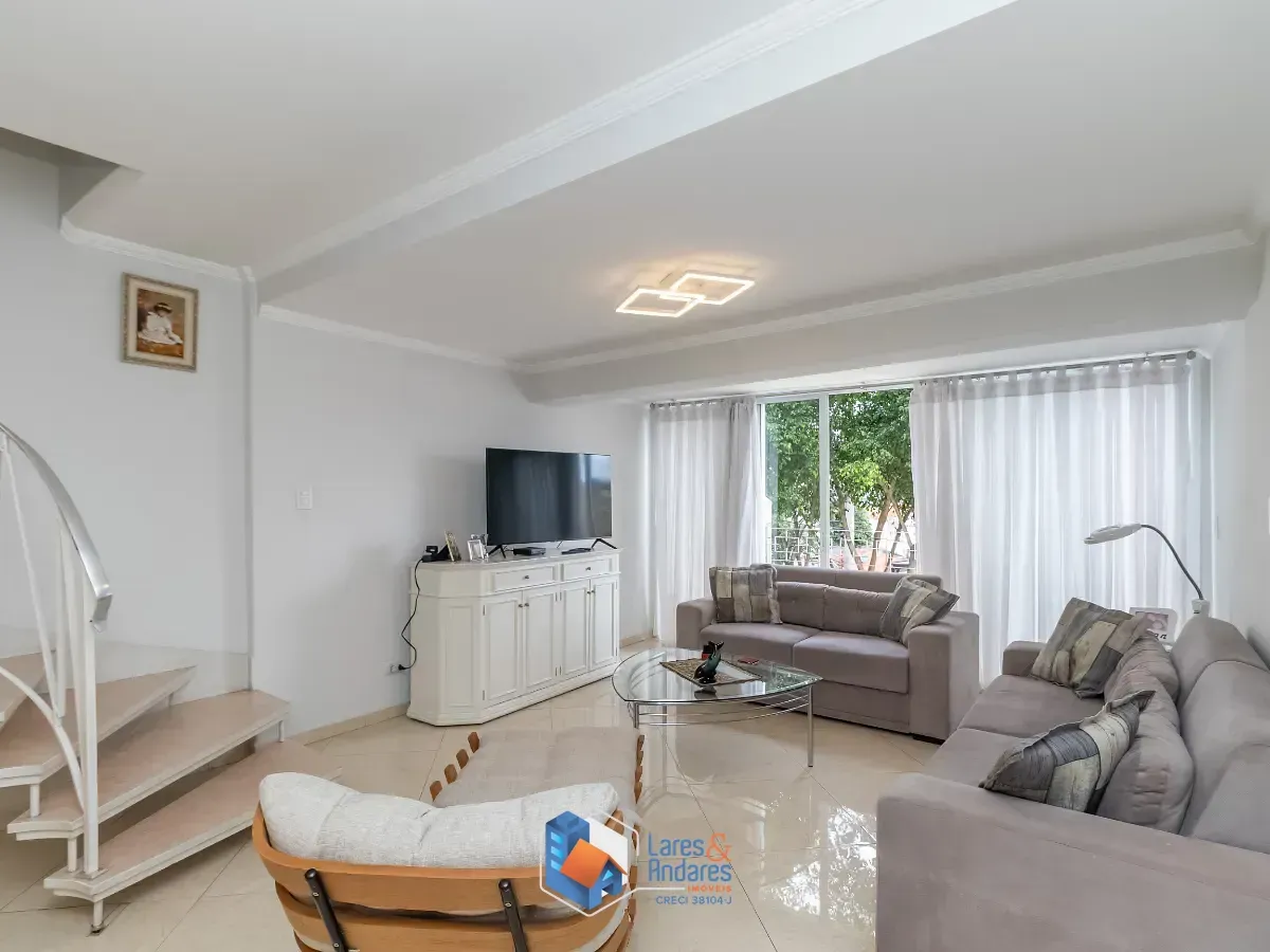 Imagem Casa para venda em Água Fria com 4 quartos, sendo 3 suítes, 243m²