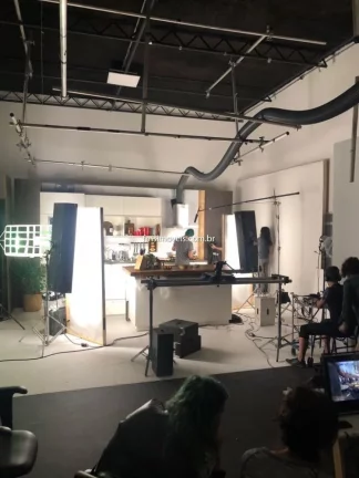 Imagem Galpão comercial para locação na Vila Leopoldina, São Paulo-SP: 2.500m², 6 banheiros, 12 vagas de garagem!