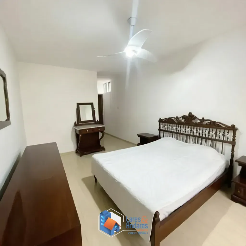 Imagem Casa para venda em Butantã com 4 quartos, sendo 1 suíte, 299m²