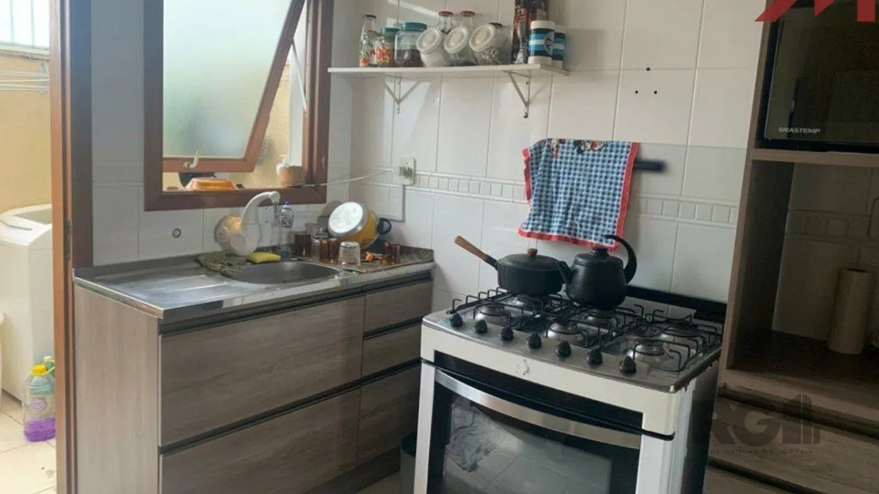 Imagem Sobrado em Trmandai com 2 suirtes, 2 banheiros, 1 vaga, churrasqueira e varanda.