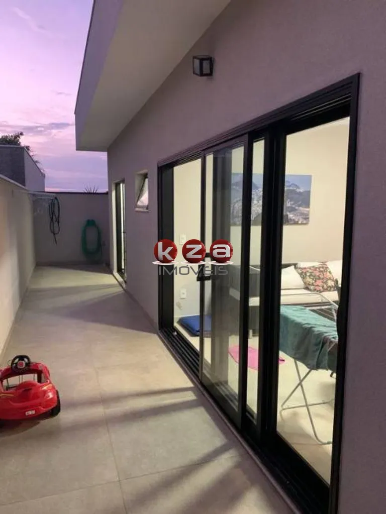 Imagem Casa para venda no Condomínio Portal do Jequitibá em Valinhos-SP: 3 quartos, 3 suítes, 1 sala, 4 banheiros, 2 vagas de garagem, 180 m².
