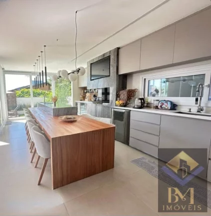 Imagem Belíssima casa de altíssimo padrão, combinando luxo, conforto sofisticação.