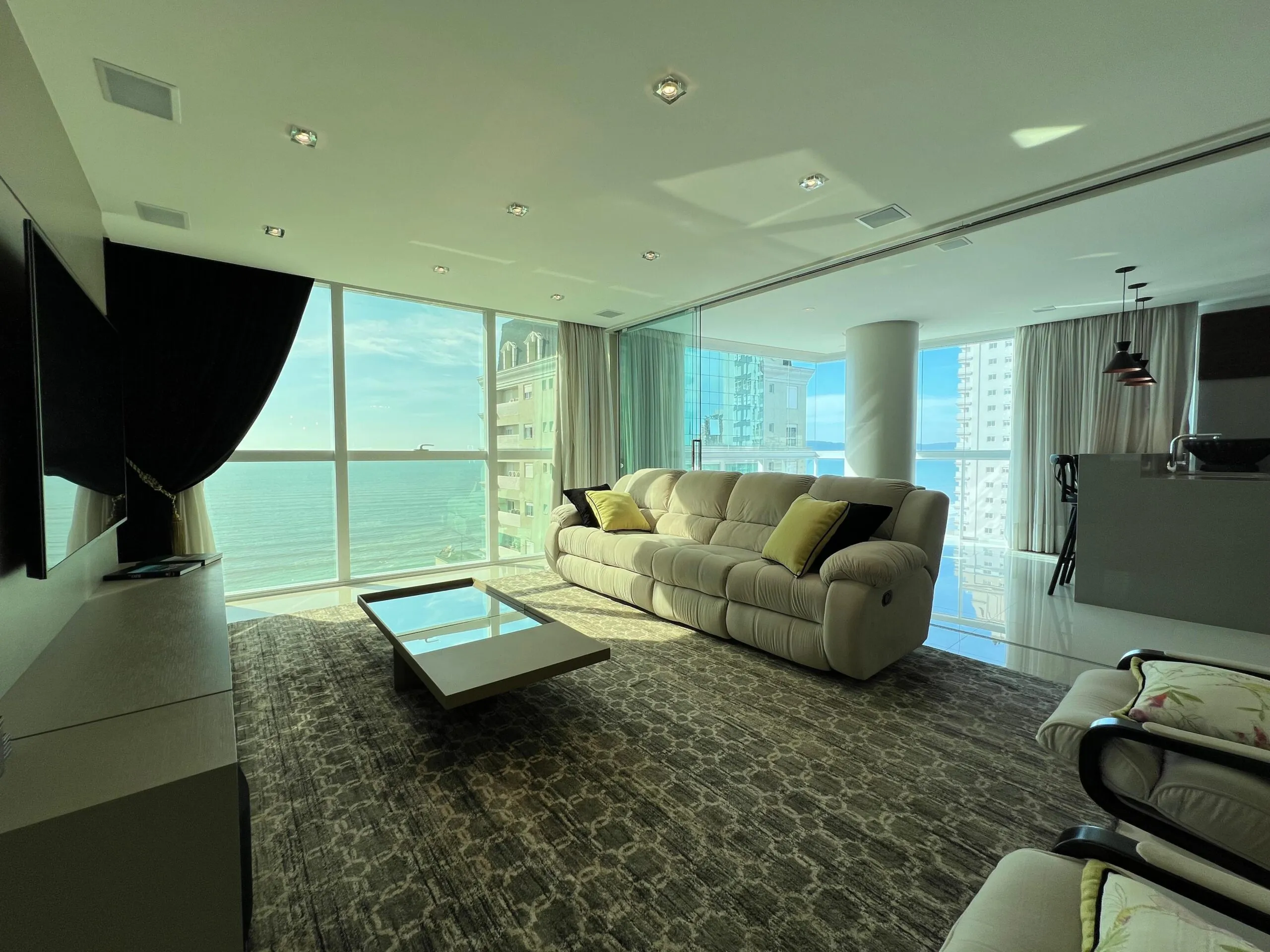Imagem Apartamento com vista para o mar à venda com 273m2 por R$ 6.000.000,00