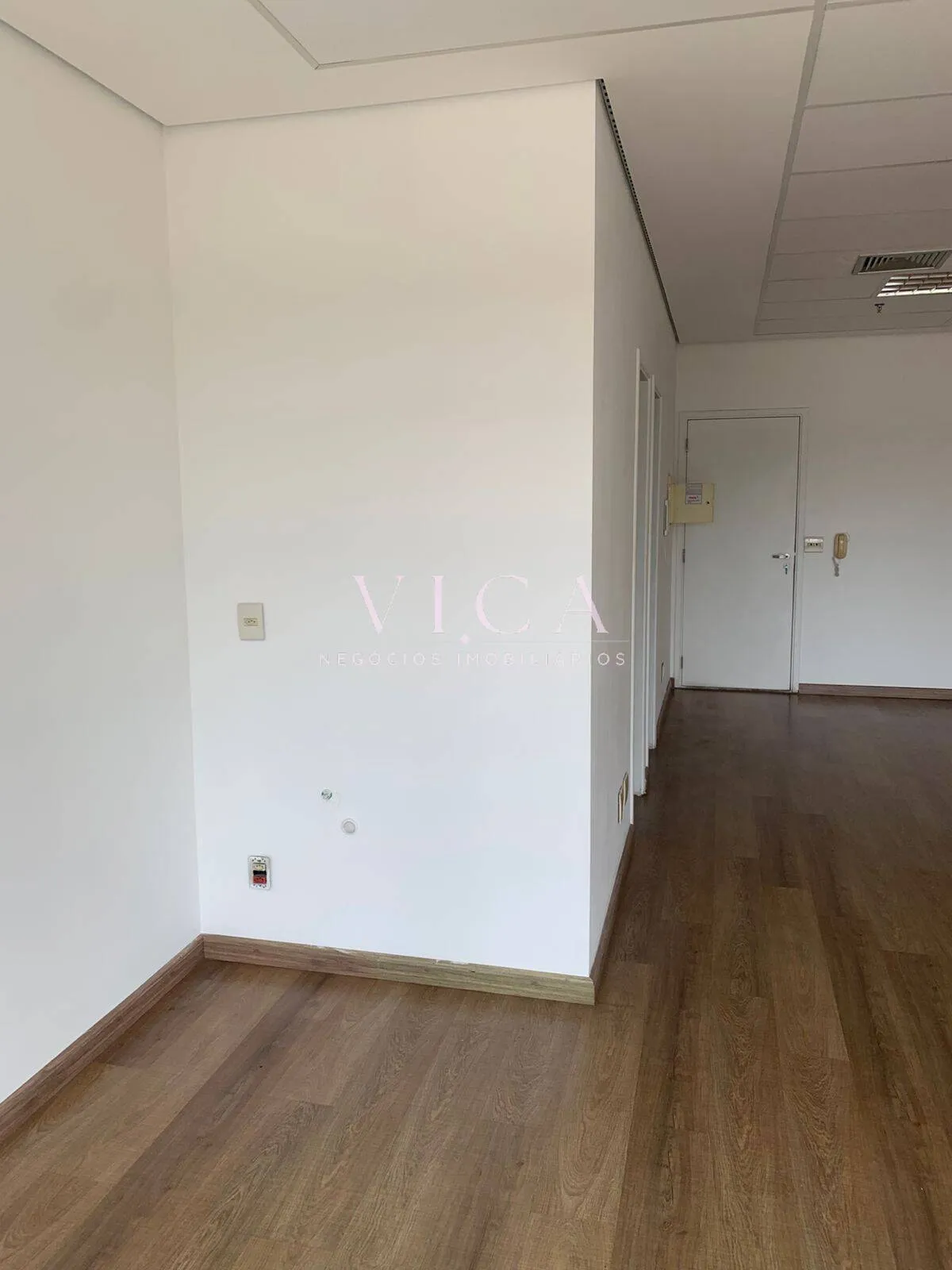 Imagem Sala Com 56m² para aluguel por R$ 3.500,01 - Alphaville/SP