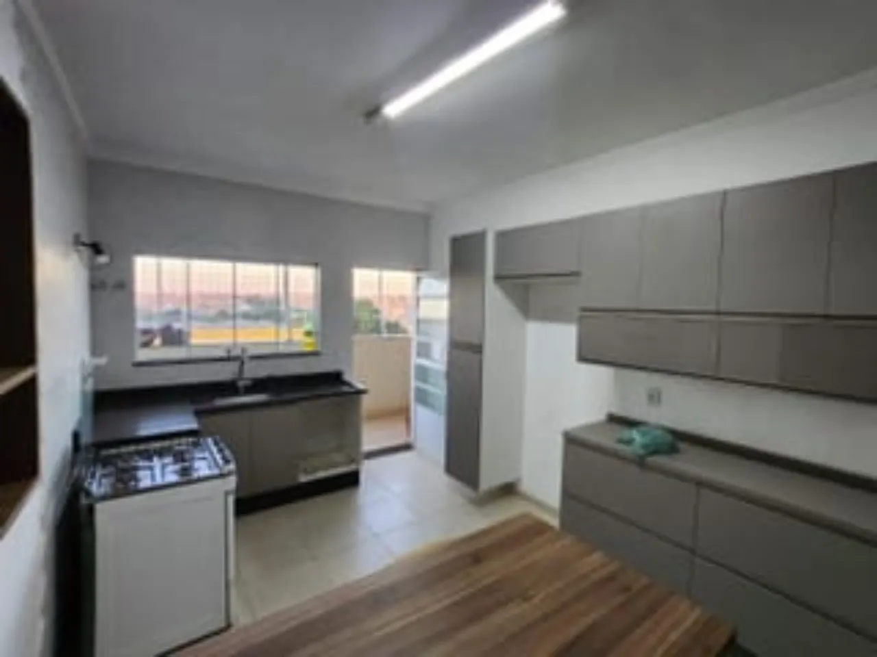 Imagem Galpão Comercial de Alto Padrão na Vila Nova Sorocaba: 5 Salas, 5 Banheiros, 10 Vagas de Garagem, 1.327m². Venda ou Locação!