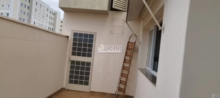 Imagem Casa Residencial / Comercial à venda com 3 dormitórios na Mercês, Uberaba