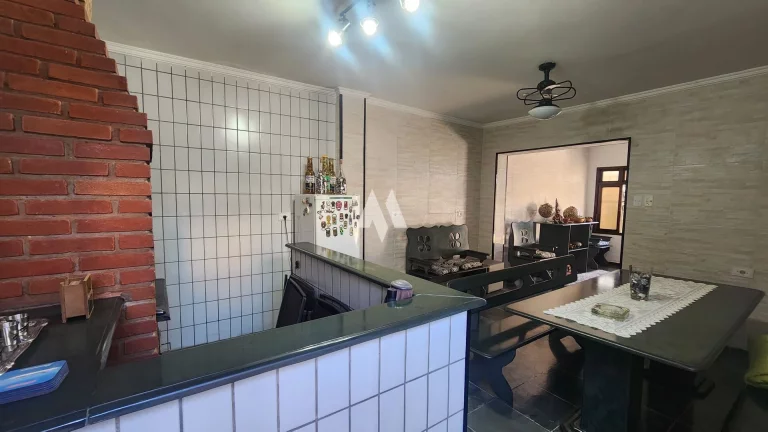 Imagem Oásis Urbano no Embaré: Sobrado Exclusivo com Piscina e Conforto Absoluto, 3 dormitórios, 1 suíte