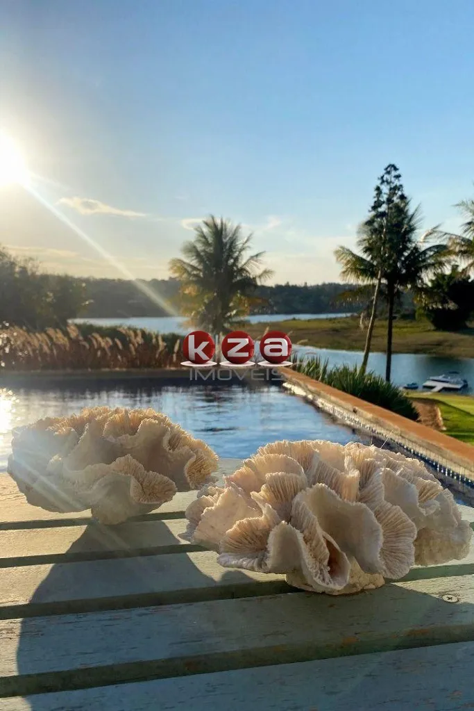 Imagem Luxuosa mansão de 4 quartos e 2 suítes com 24 vagas de garagem no Parque São Jorge, Avaré-SP: 800m² de pura elegância!