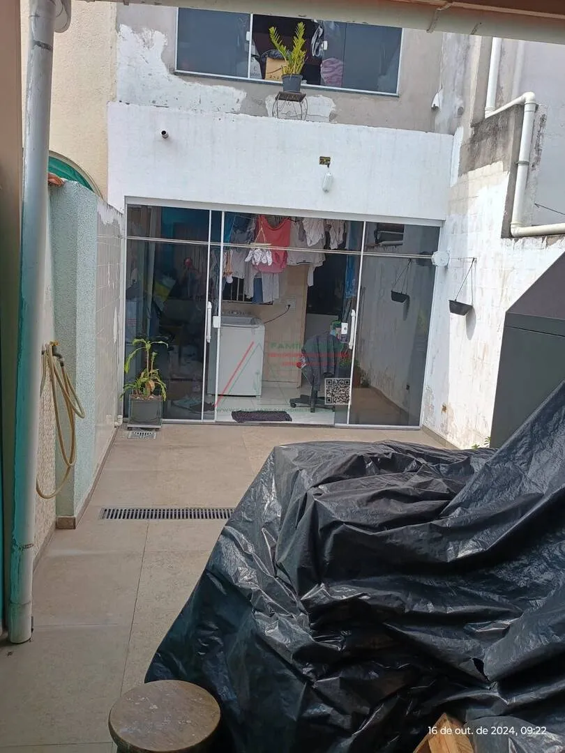 Imagem Sobrado à Venda, no jardim Itapemirim, Centro de Itaquera, com 03 Dormitórios, 01 Vaga de Garagem. com Edícula e quintal nos fundos.