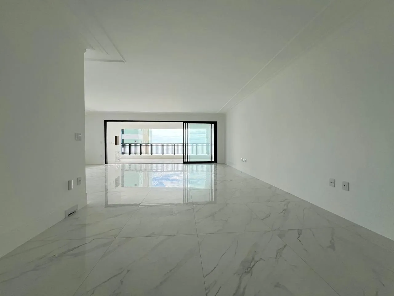 Imagem Apartamento com vista para o mar à venda com 225m2 por R$ 4.500.000,00