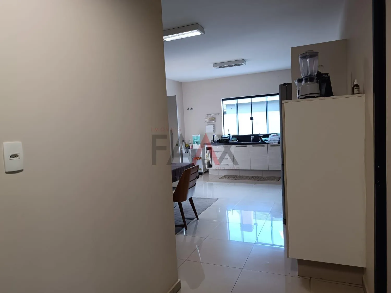 Imagem Linda casa em Bairro Privilegiado da cidade, com amplo terreno, DOS ESTADOS GUARAPUAVA PR