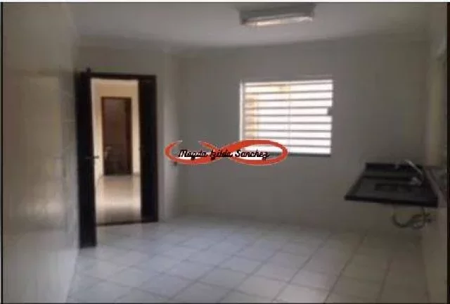 Imagem Sobrado à Venda com 3 Dormitórios – Vila Carmosina, Zona Leste de SP.