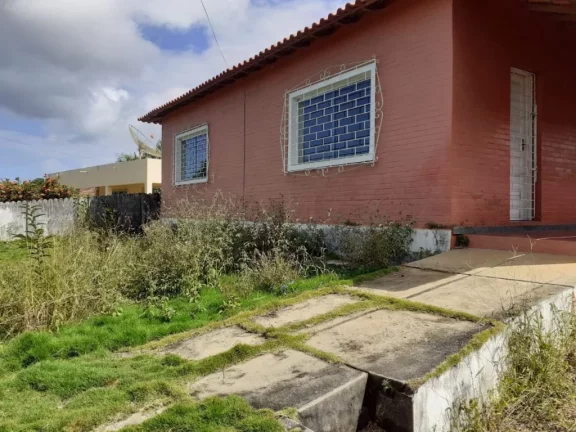 Imagem Casa linear composta de 2 quartos sendo uma suíte sala ampla 3 vagas de garagem em bairro residencial a 5 minutos do centro de Guarapari