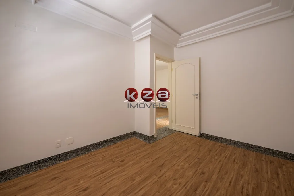 Imagem Imponente residência de luxo em condomínio Alphaville Residencial Zero: 4 quartos, 4 suítes, 3 salas, 7 banheiros, 8 vagas, 1.200m². Em Barueri-SP.