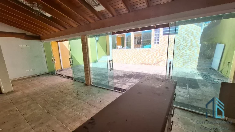 Imagem Sobrado 04 quartos c/suíte, edícula, ático no Novo Mundo em Curitiba PR