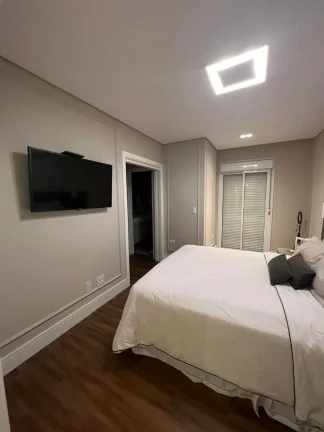 Imagem Cobertura Duplex, 10º Andar, 253,03m², 3 suítes, e 4 vagas de garagem. Piso inferior composto por...