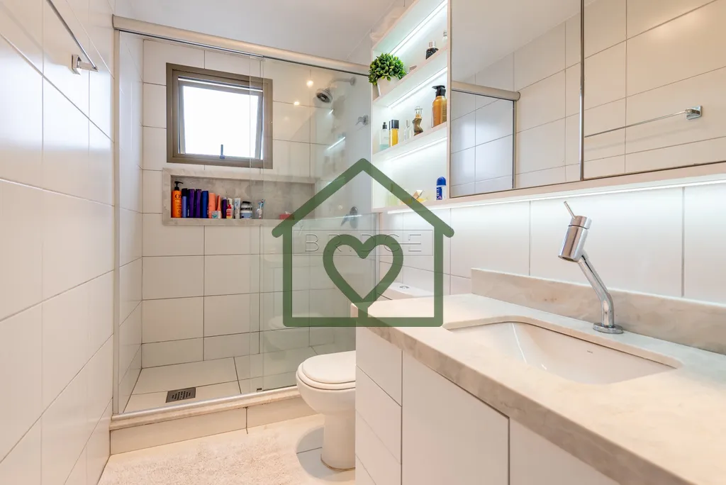 Imagem Bridge Imóveis vende com exclusividade BELISSIMO APARTAMENTO NO CLÁSSICO PETRÓPOLIS. 
Semimobilia...