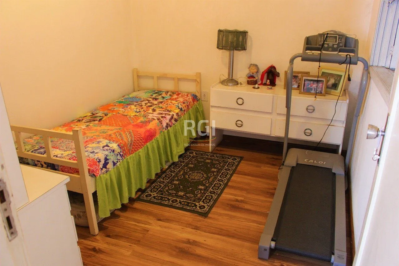 Imagem Casa para Venda - 208m², 3 dormitórios, 1 vaga - Partenon