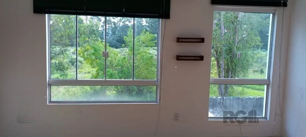 Imagem Casa com 2 dormitórios no bairro Hípica