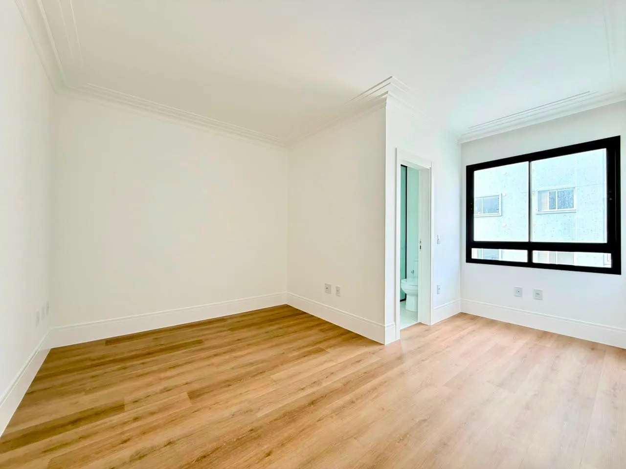 Imagem Apartamento com vista para o mar à venda com 180m2 por R$ 4.450.000,00