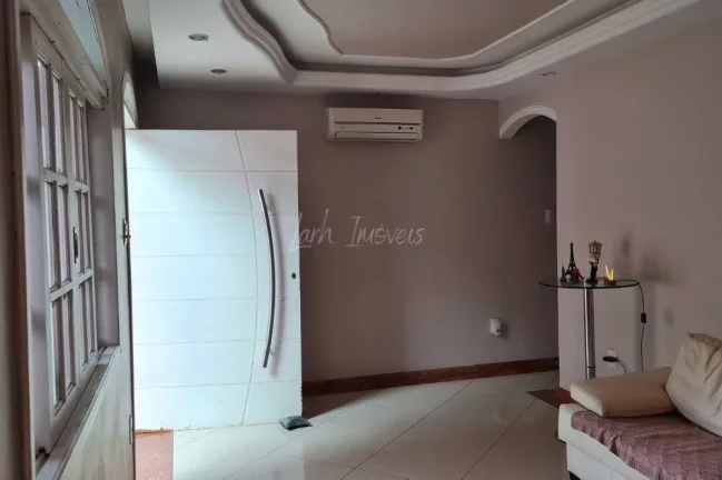 Imagem Casa Linear Reformada e mobiliada 2 Quartos à Venda - 109m²