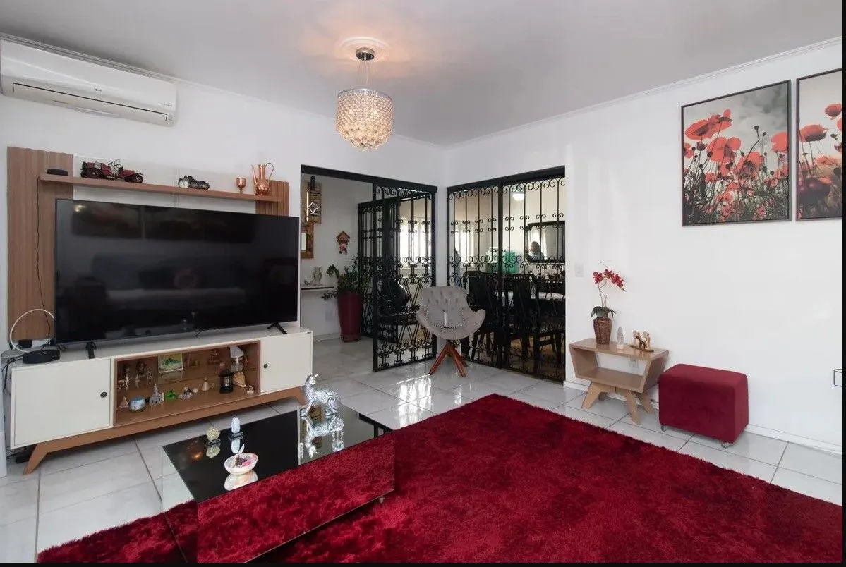 Imagem Casa com 4 dormitórios e energia solar no bairro Nonoai.